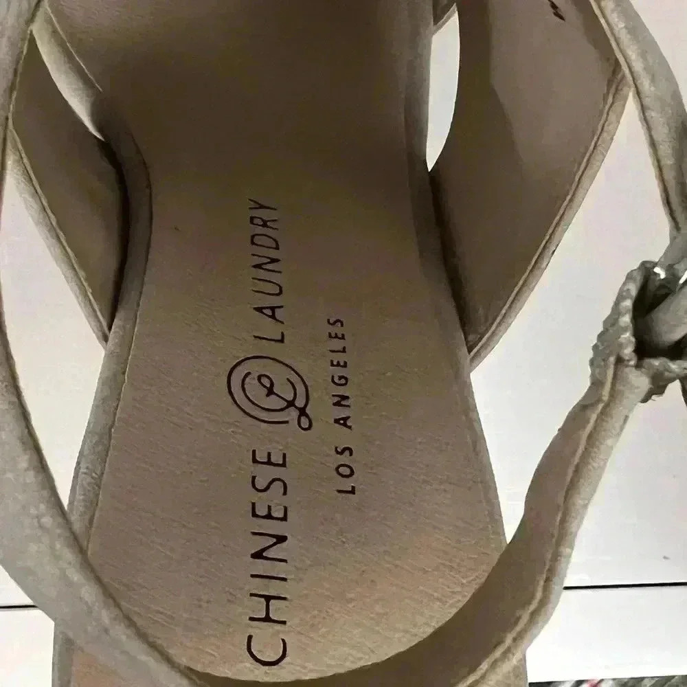 Chinese Laundry Women’s Wedges with back strap. Size 8 neutral. - Picture 7 of 7